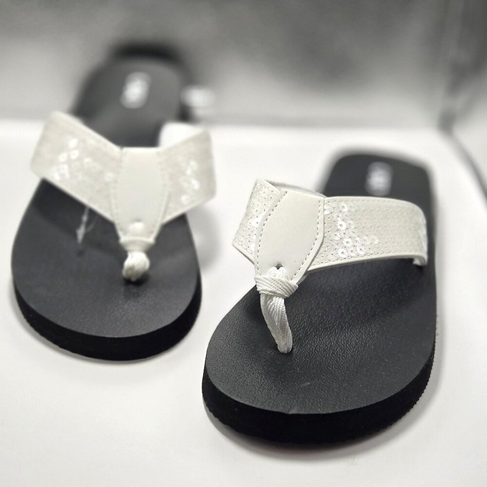 NEW Cato Women's Comfort White Sequined Thong Sandals Size 7